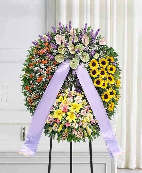 Corona funebre a settori di fiori bianchi a Napoli