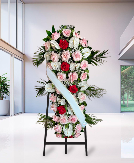 Cuscino floreale funebre a Napoli con fiori freschi