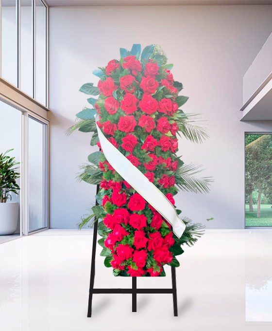 Cuscino di rose rosse Prestige a Napoli, fiori funebri