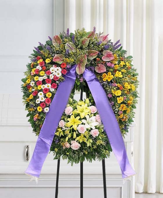 Corona funebre con fiori di stagione